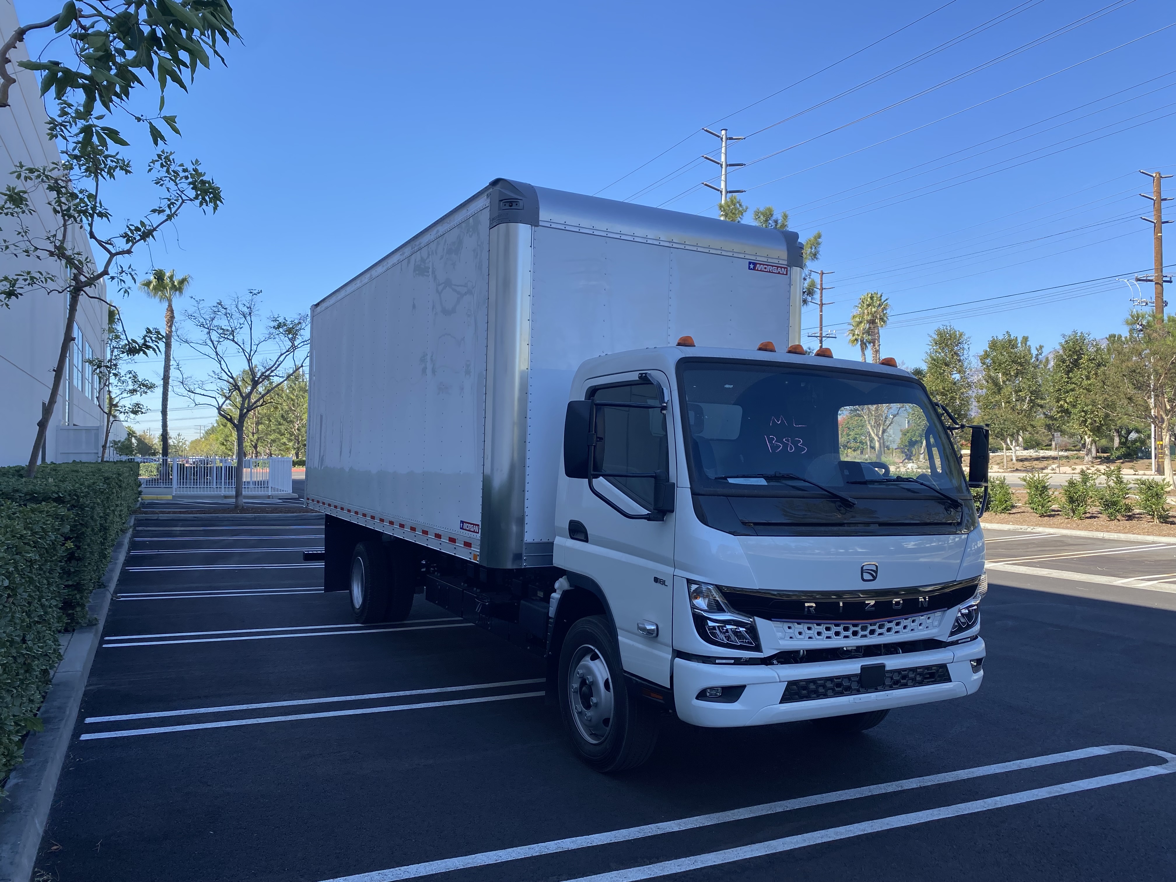 Rizon E18L Box Truck Velocity Truck Centres Canada